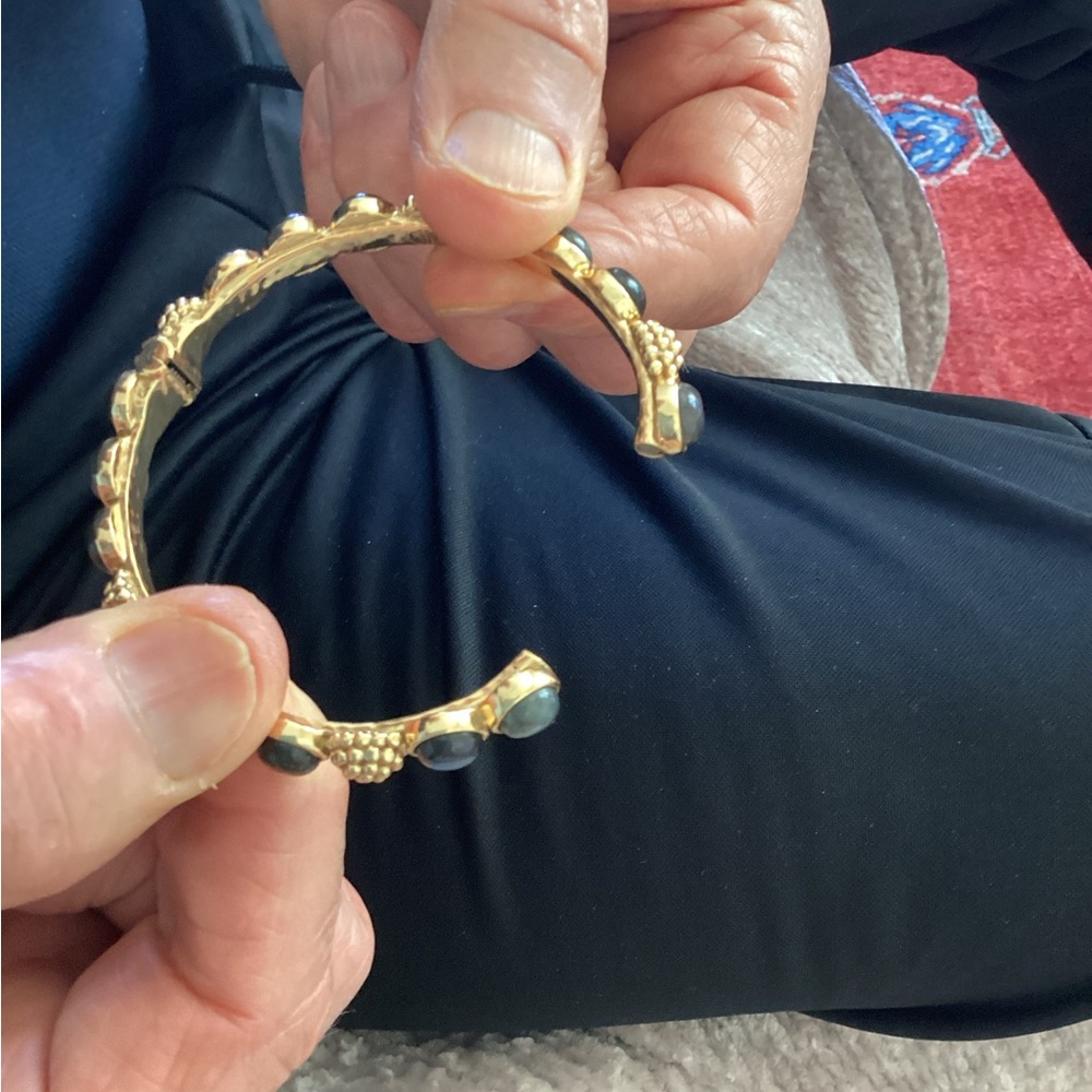 Elegant Gold and Blue Women's Bracelet
Capucine de wulf